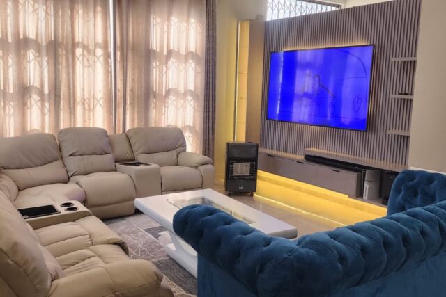 4 Bedroom House in Ridgeway