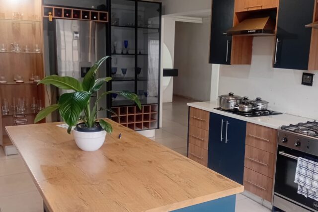 5 Bedroom House In Mondeor